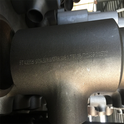 パイプライン装置のティーを減らす等しいティーASTM A234 WPBのバット溶接はカスタマイズした